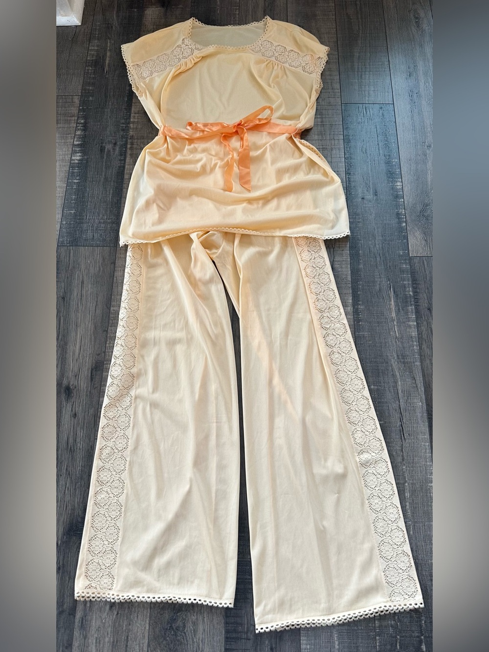 Vintage Womens VANITY FAIR Peach 2 Pc Pajama Set - 32 (large)